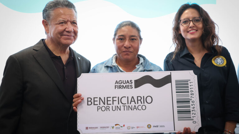 Gobierno de Hidalgo recibe 700 tinacos de Grupo Modelo para familias de Apan