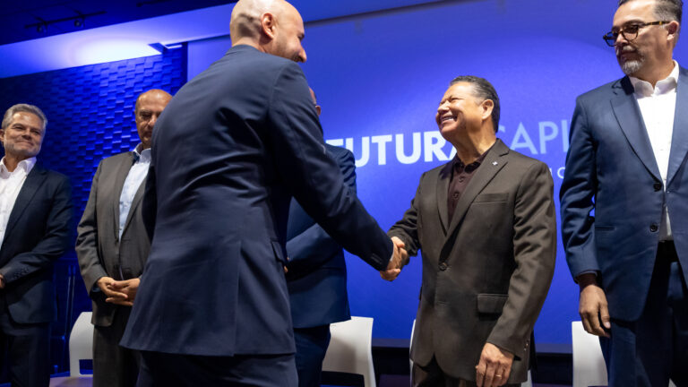 Julio Menchaca destaca inversión y educación en la apertura de Futura Capital 2025