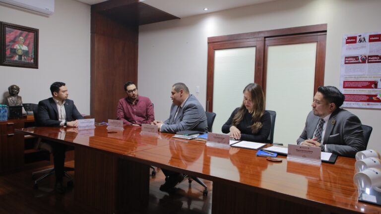Despacho del Gobernador hace alianza con IEXE Universidad para ampliar capacitación profesional