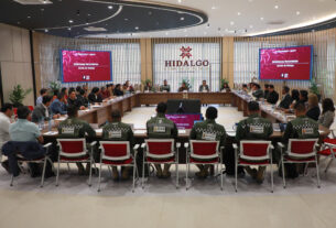 Menchaca Salazar revisa avances del tren AIFA-Pachuca