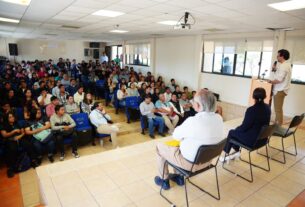 Gobierno de Hidalgo acerca programas de apoyo a estudiantes del Iteshu