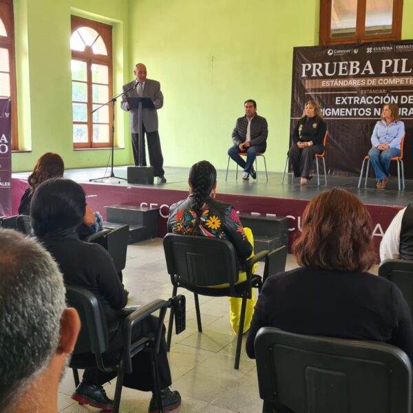 Hidalgo avanza en la preservación de saberes tradicionales con prueba piloto sobre extracción de pigmentos naturales