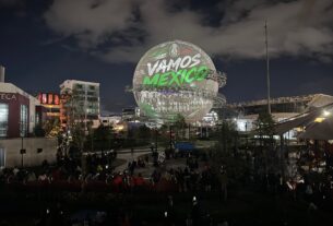 La pasión mundialista continúa en Hidalgo con homenajes a leyendas del fútbol a través del videomapping